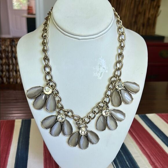 Anthropologie Elegant Gold and Cream Necklace impeccable - Picture 1 of 8